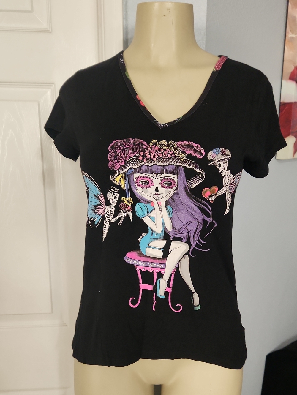 Black Short Sleeve Graphic V‑Neck Tee with Purple and Pink Illustration
